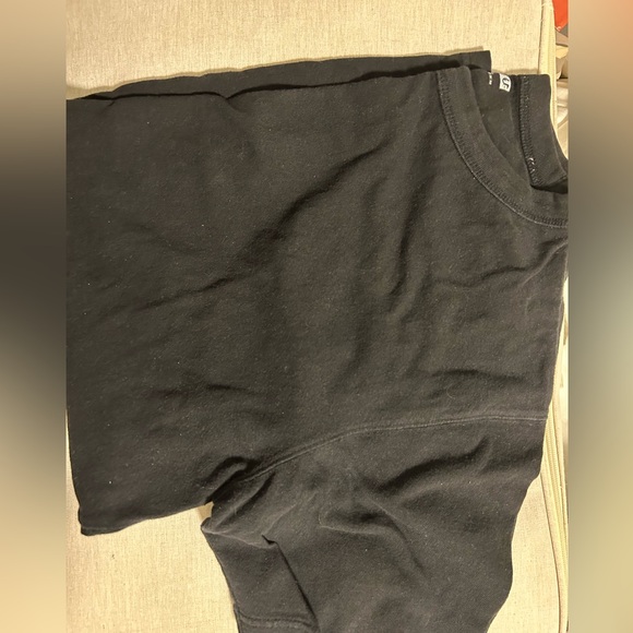 Uniqlo plain colour T-shirt - Picture 2 of 3